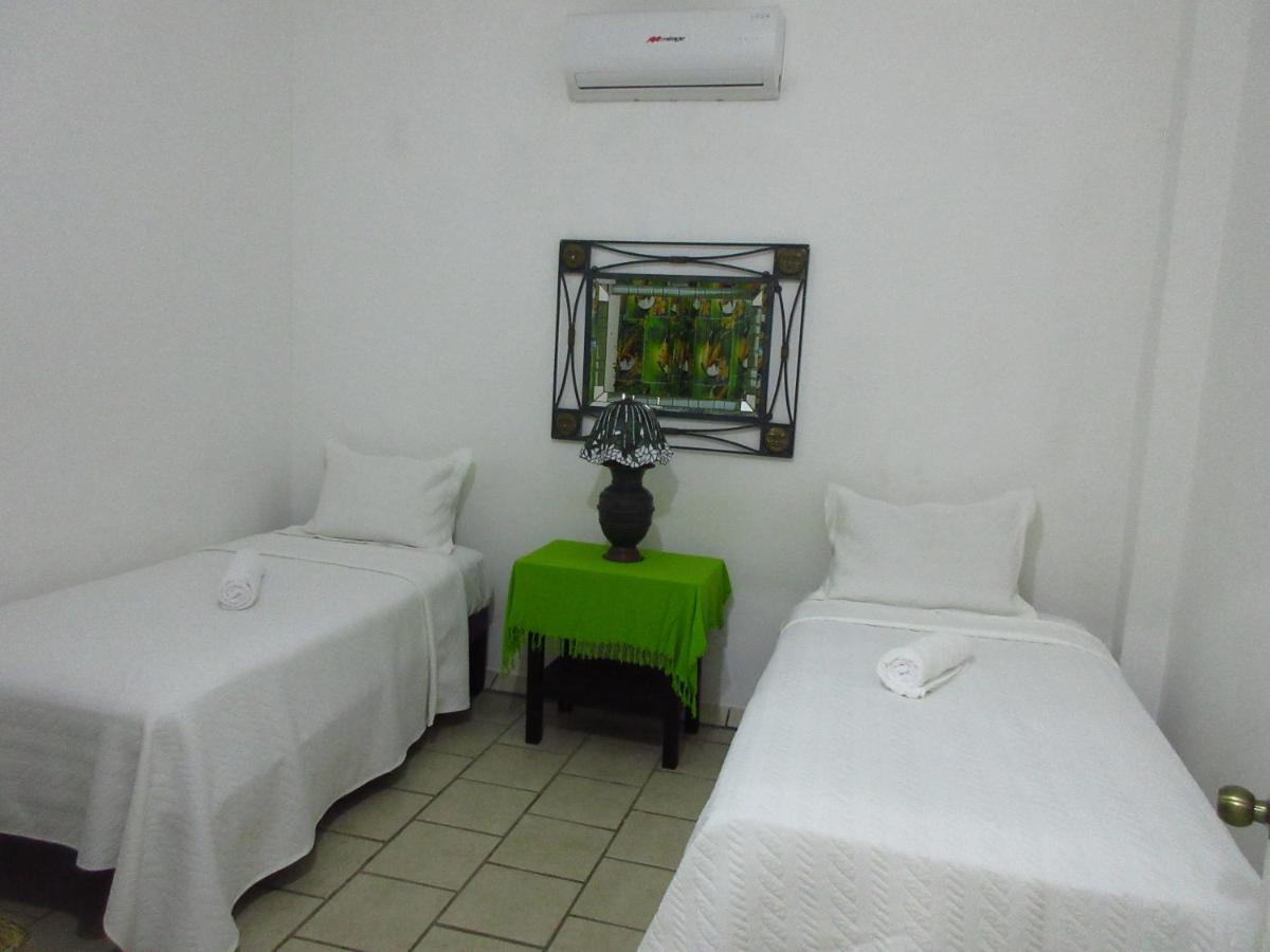 Alexandross Hostel Puerto Vallarta Ngoại thất bức ảnh